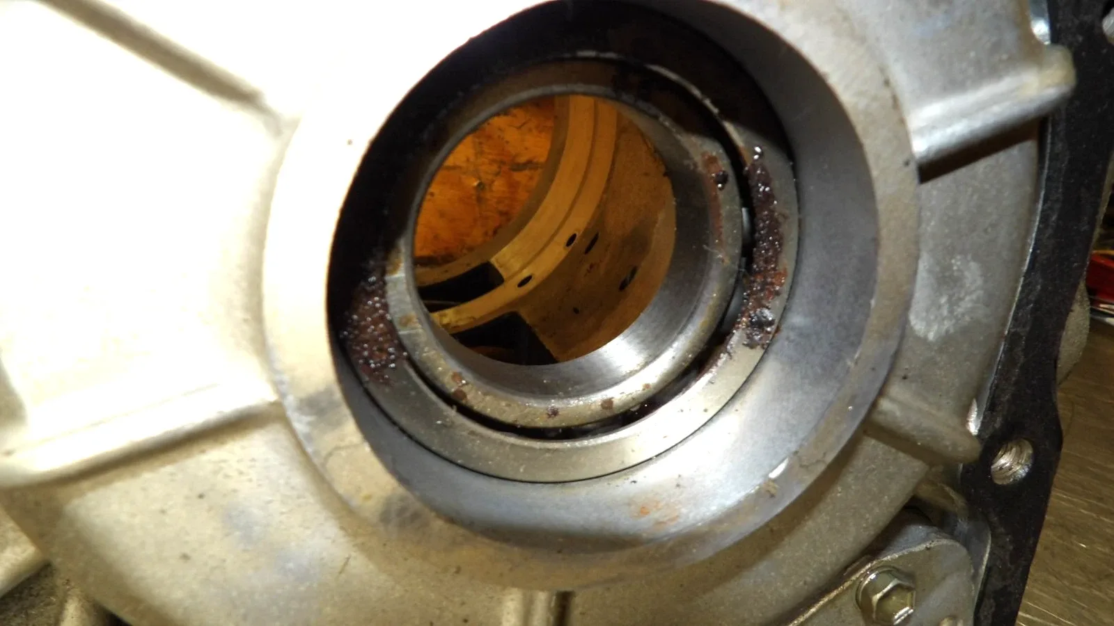 Isuzu - Aisin   450-43LE  Automatic Transmission  " Case "  very good condition image 4
