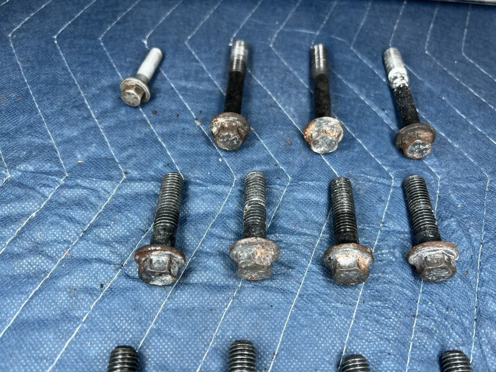 2008-2015 Volvo XC70 S80 Automatic Transmission Bell Housing Bolts OEM #4214E image 3