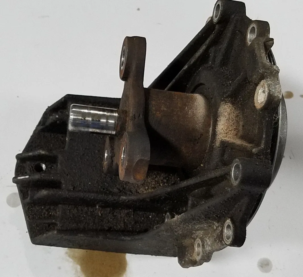 1998 to 2003 JAGUAR XJ8 VDP AUTO TRANS AUTOMATIC TRANSMISSION Tail Shaft Housing image 2