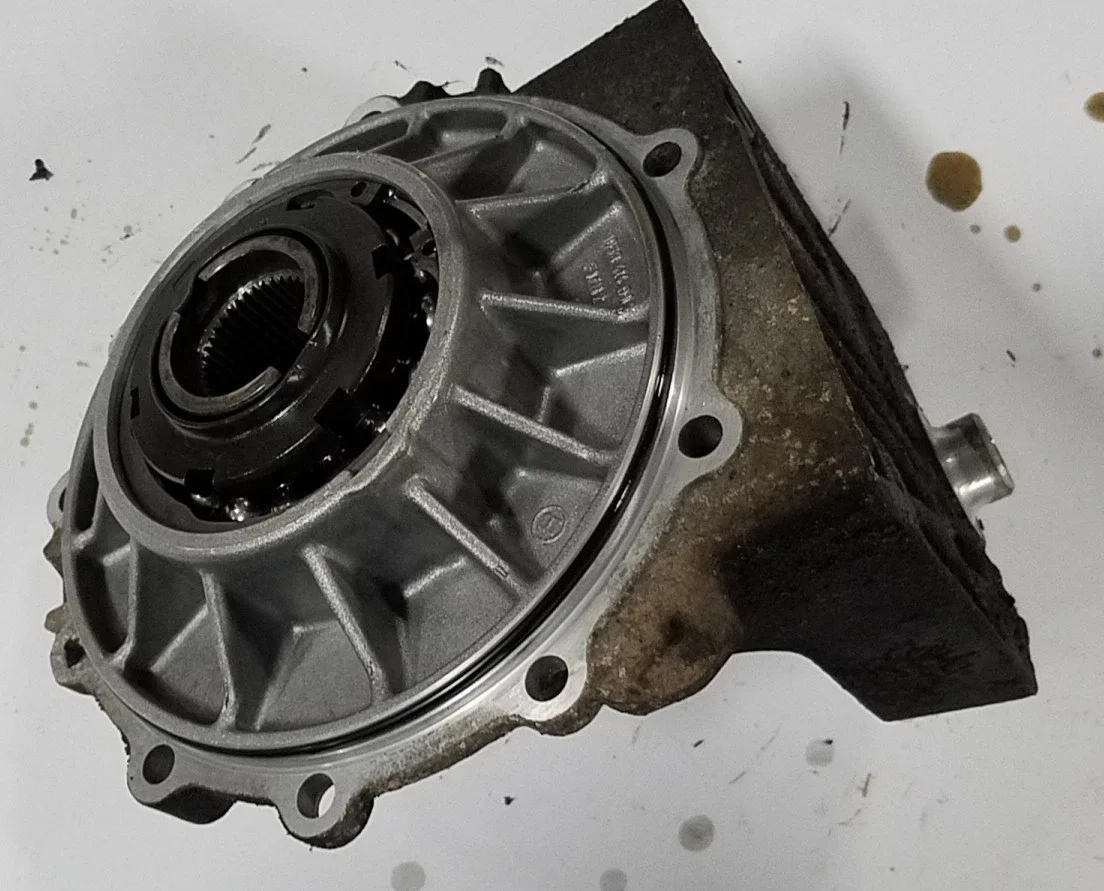 1998 to 2003 JAGUAR XJ8 VDP AUTO TRANS AUTOMATIC TRANSMISSION Tail Shaft Housing image 4
