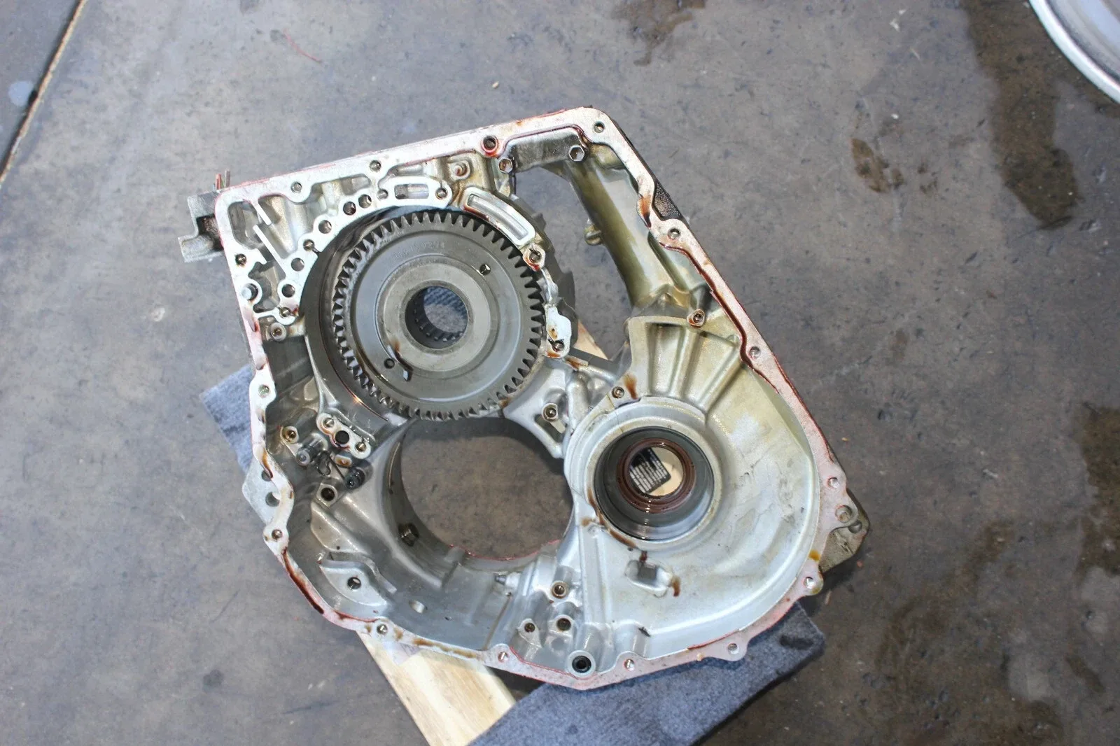 2003 Volvo XC70 Automatic Transmission Case OEM image 4