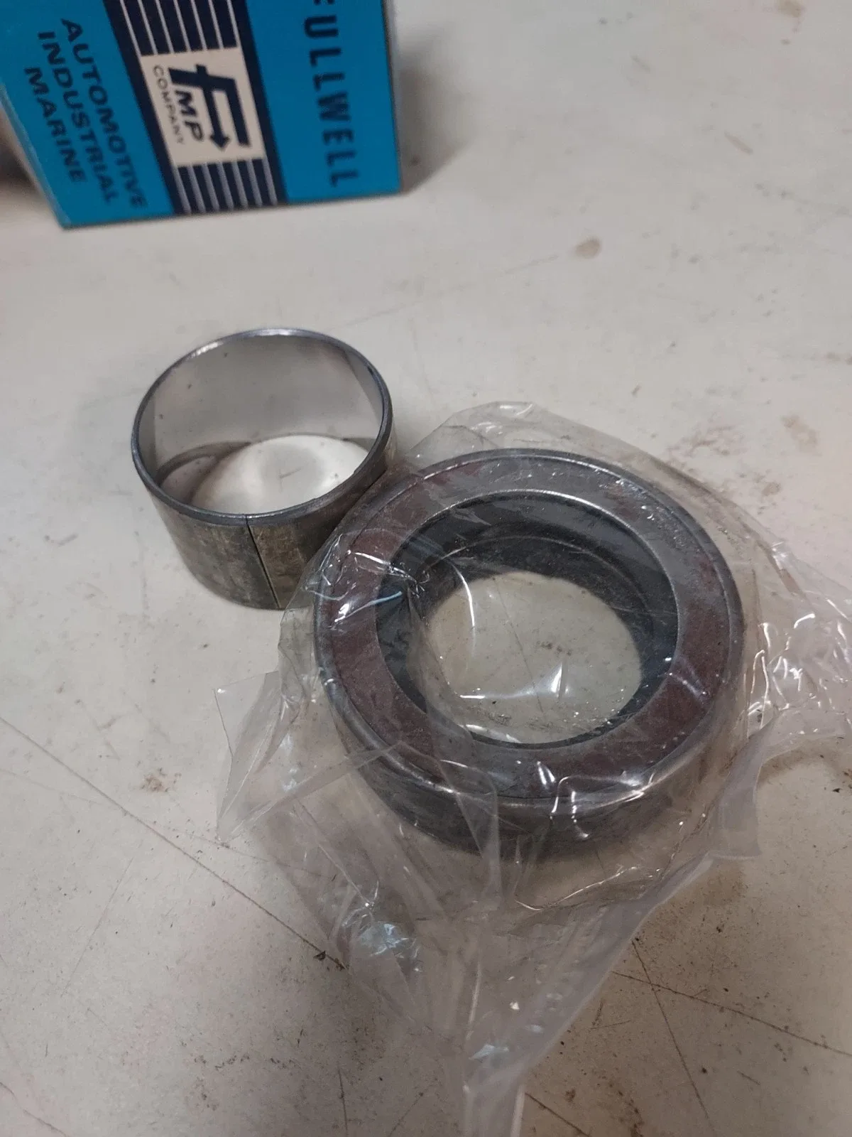 CHEVROLET NOS POWER GLIDE TRANSMISSION EXTENSION HOUSING BUSHING & SEAL CAMARO image 2