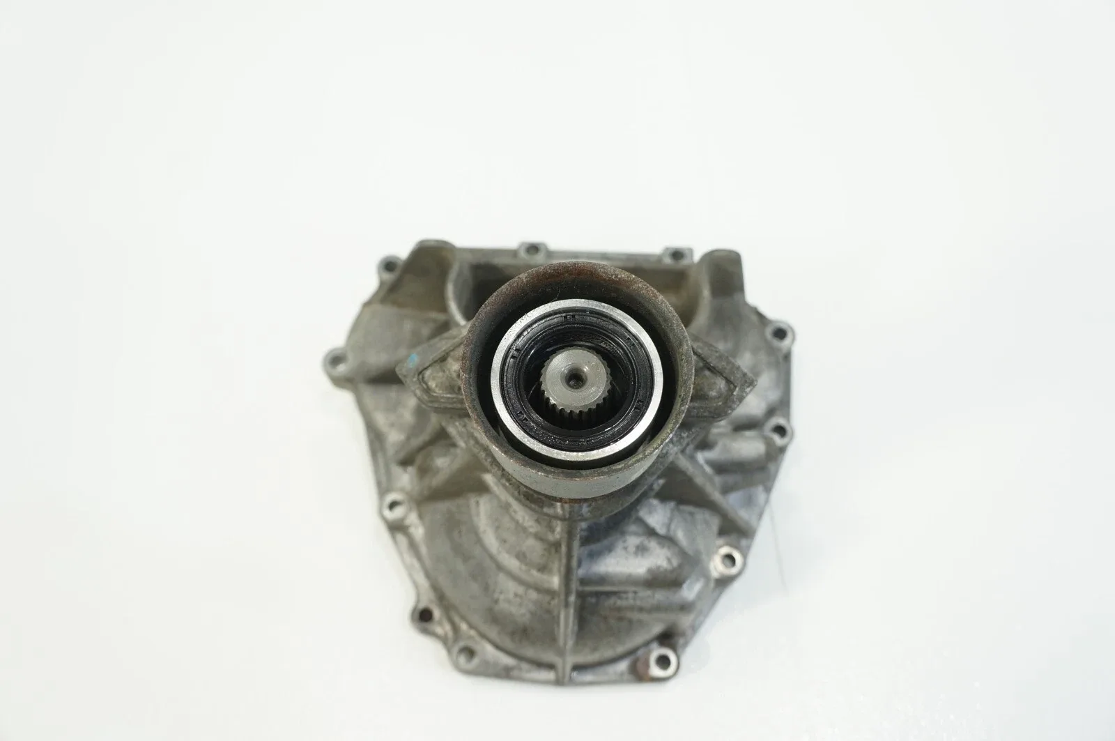 2011-2013 Subaru forester 2.5l rear transmission housing casing shell OEM image 4