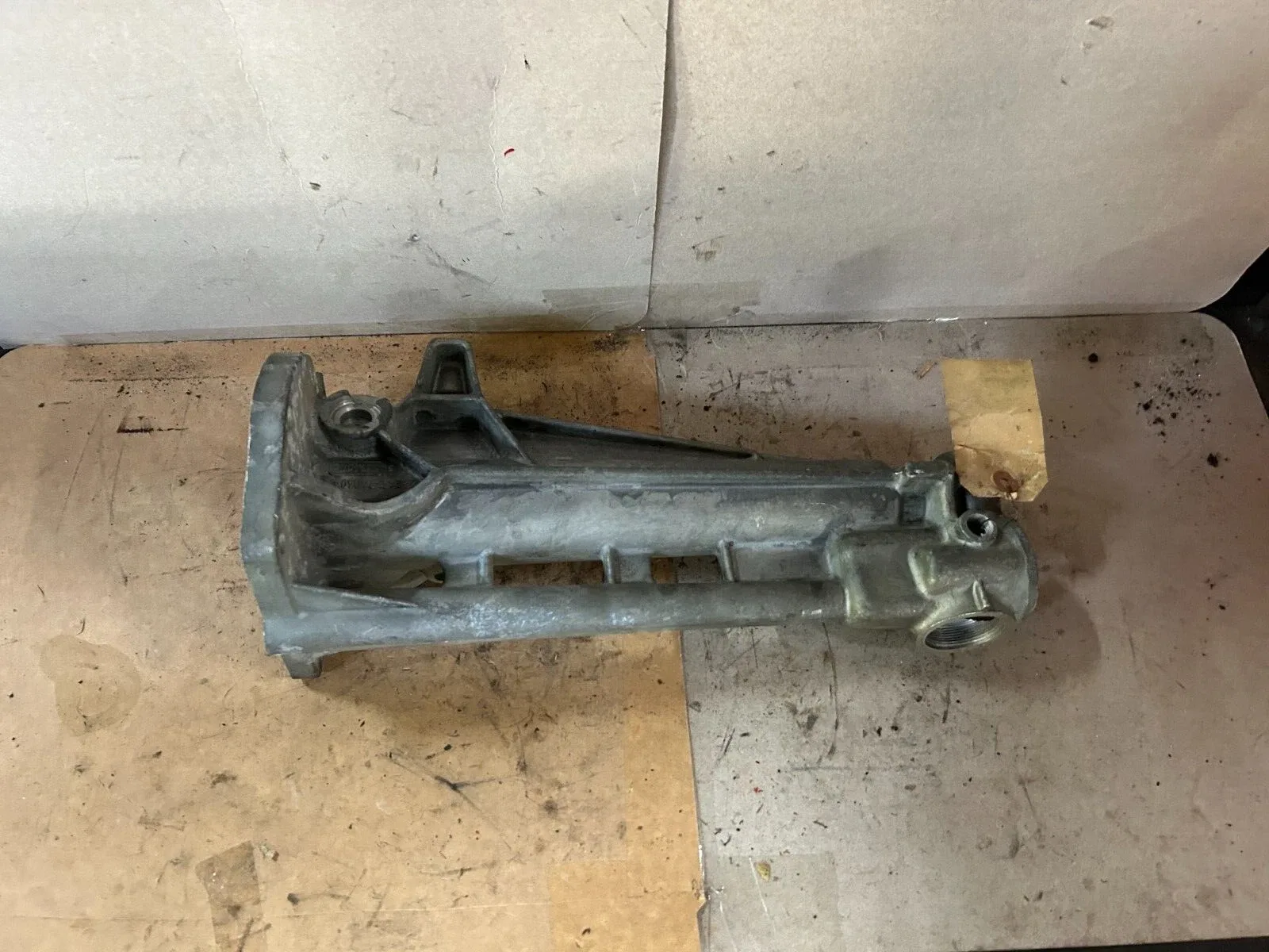 Q47+ - OEM FORD PINTO TRANSMISSION EXTENSION TAIL HOUSING 2824E-7A040-E image 2