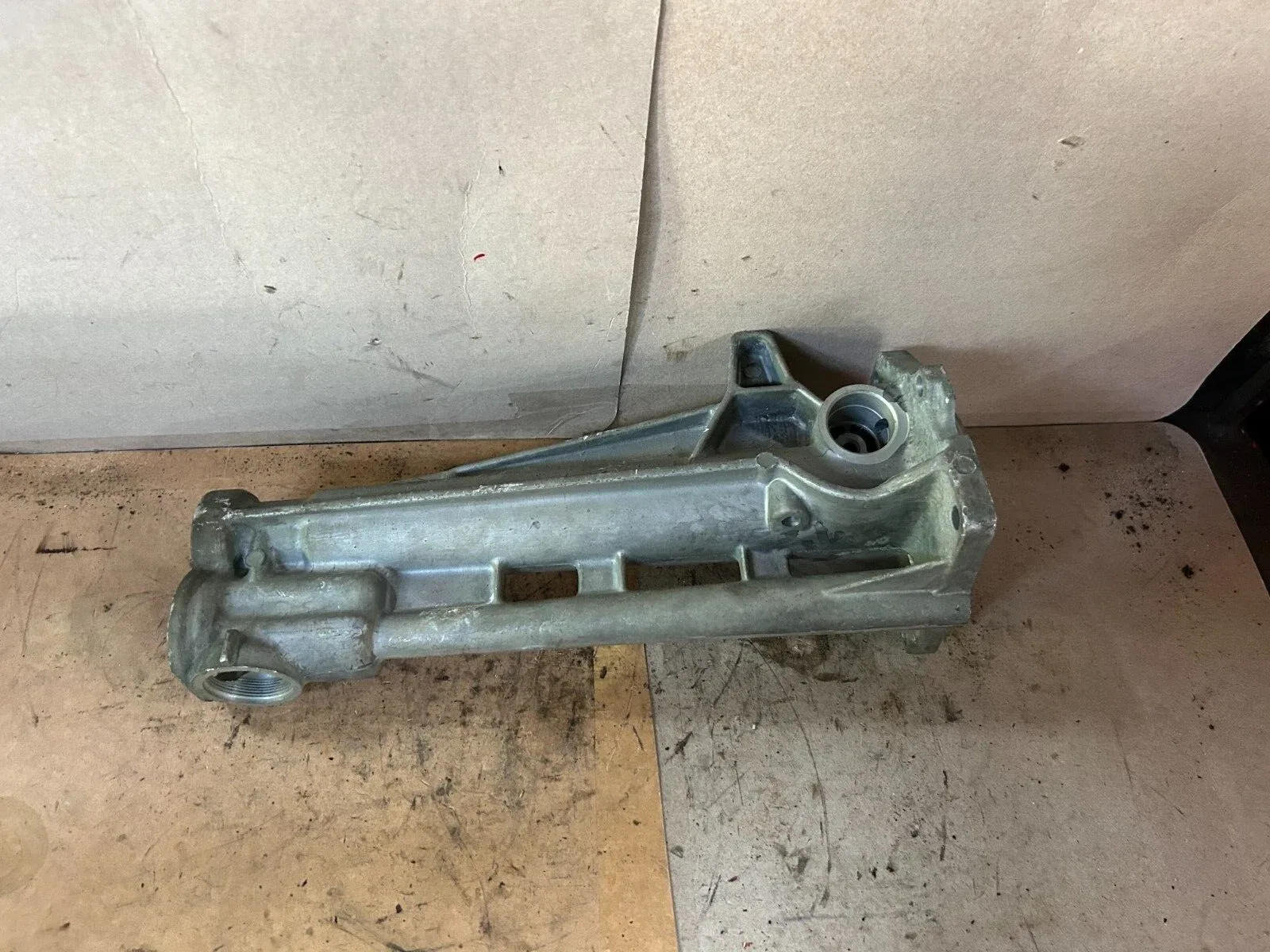 Q47+ - OEM FORD PINTO TRANSMISSION EXTENSION TAIL HOUSING 2824E-7A040-E image 4