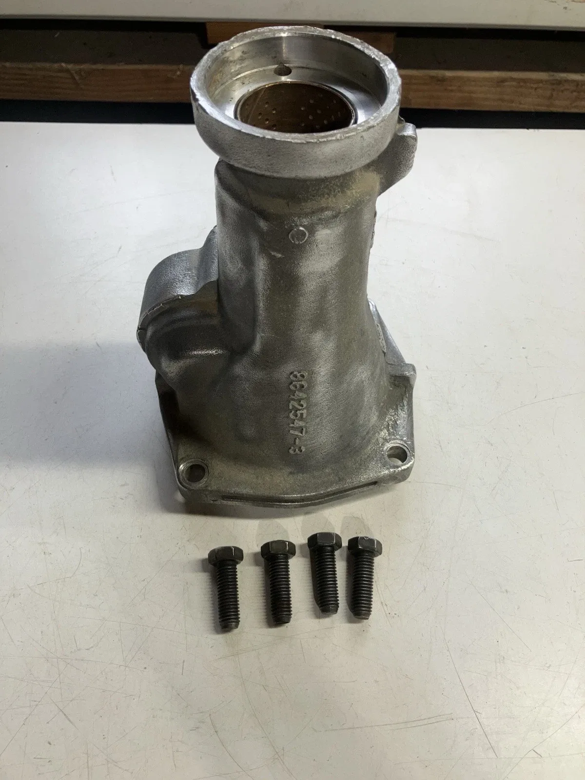 700R4 4L60E 2WD Tail Housing Large Speedo Hole Chevy GMC OEM USED 8642547 +Bolts