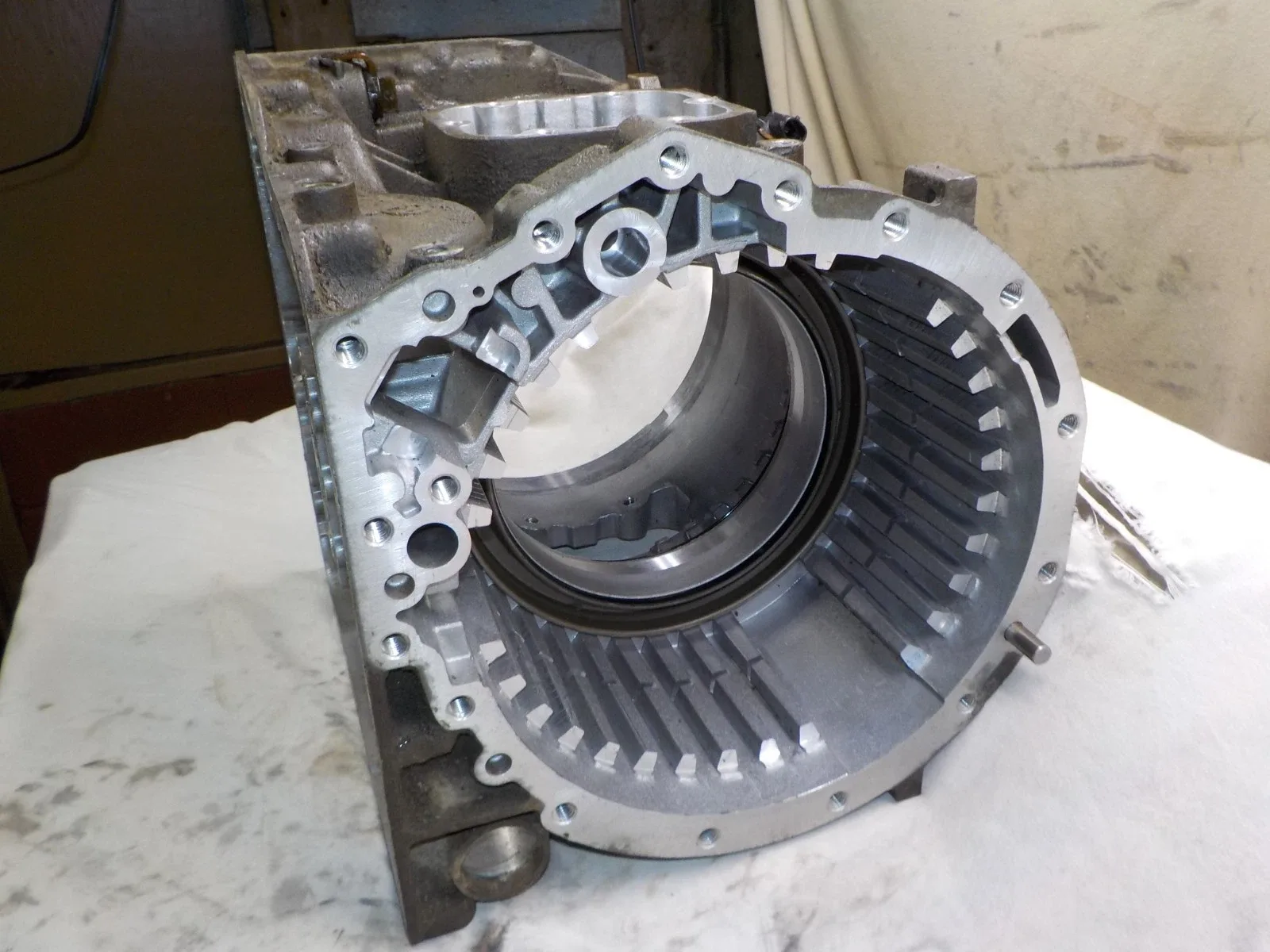 01 02 GMC Sierra 2500HD 3500 6.6 LB7 Allison 1000 main trans case # 29536808 image 4