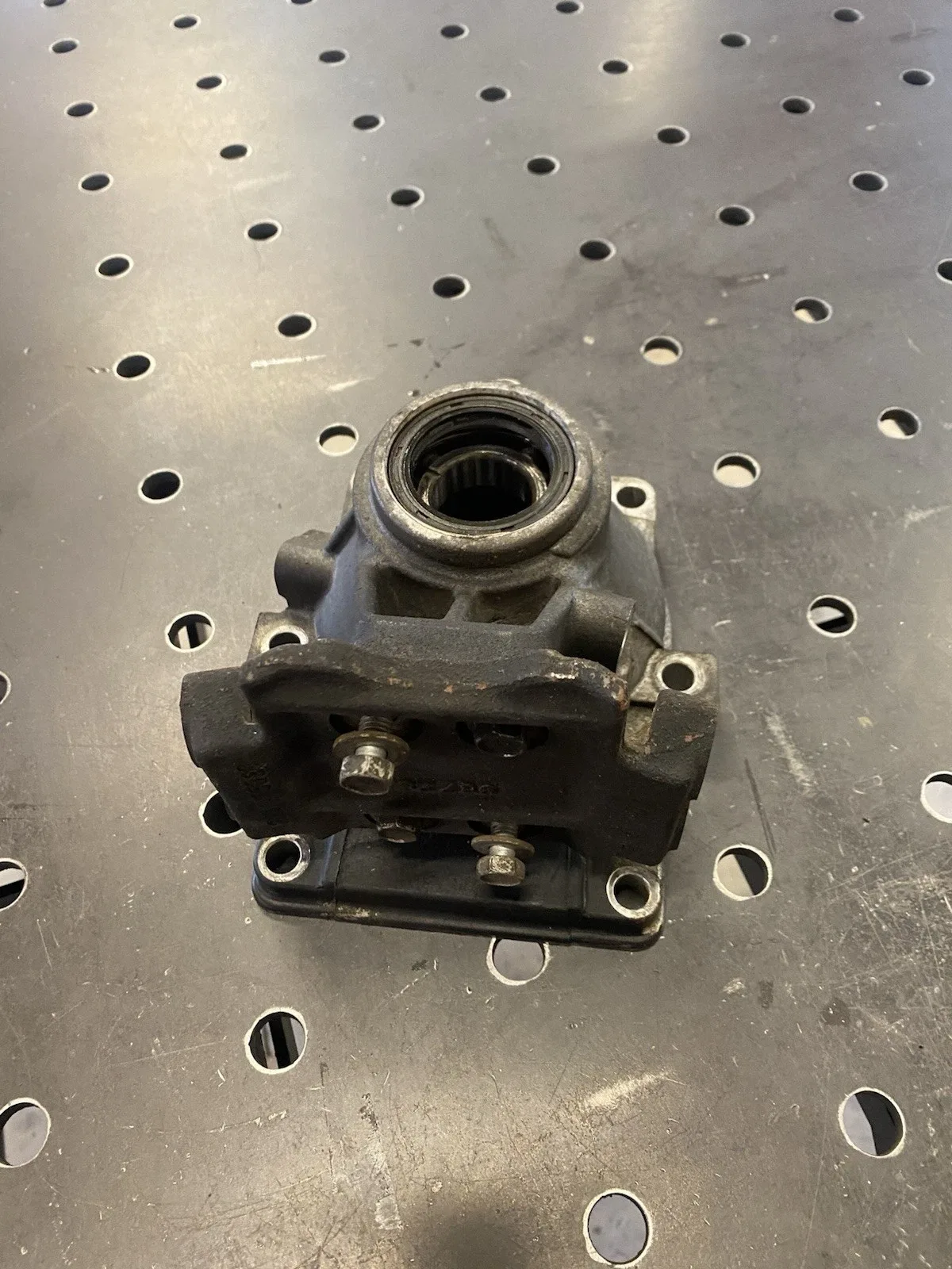 1996-2004 Toyota Tacoma Auto Transmission Rear Output Case Housing 2.7L 2wd image 2