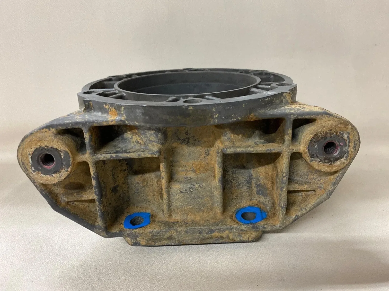 2007 Silverado 1500 Transfer Case Adapter Extension Housing 4L60E OEM 24235765 image 3