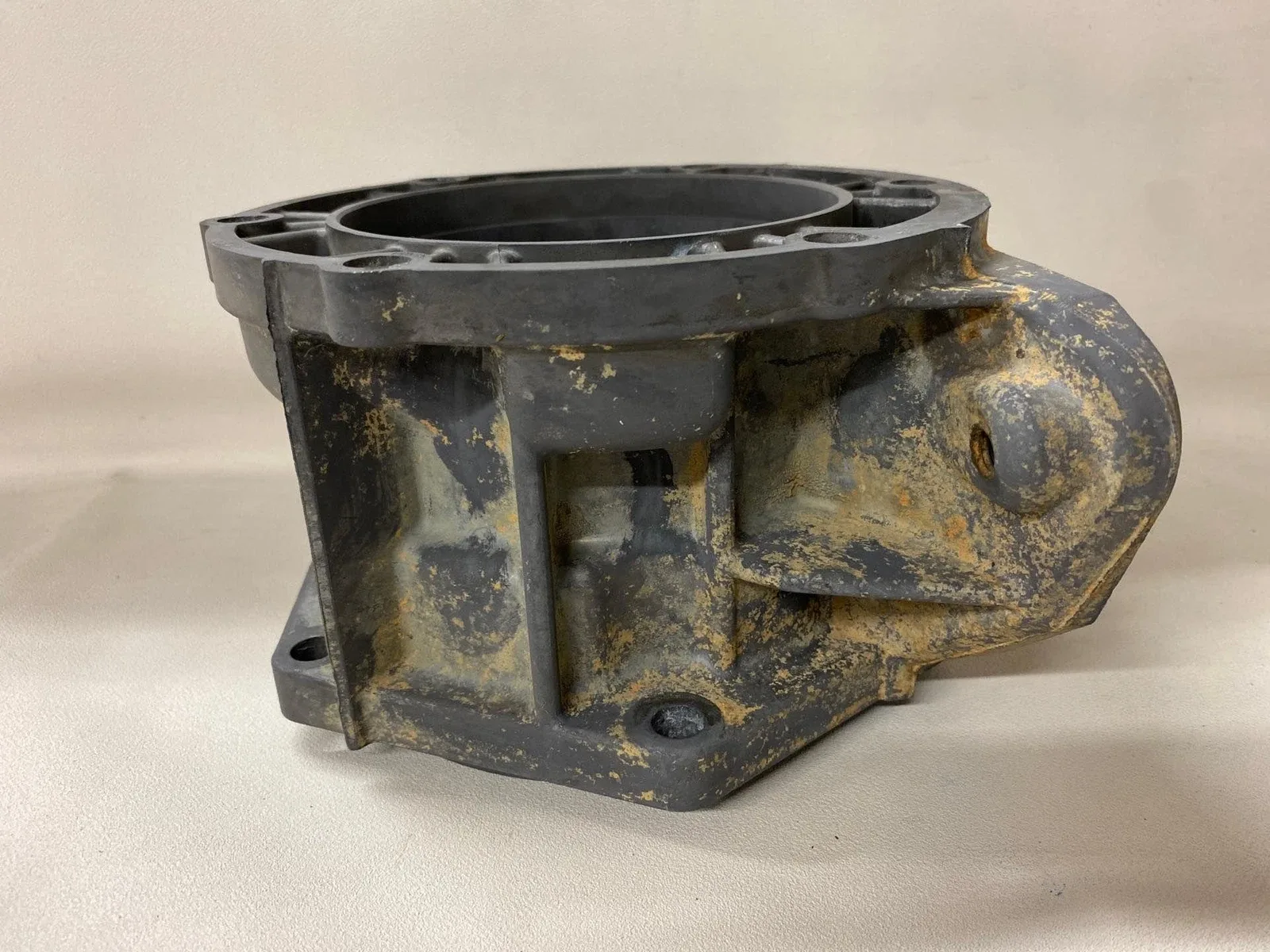 2007 Silverado 1500 Transfer Case Adapter Extension Housing 4L60E OEM 24235765 image 4