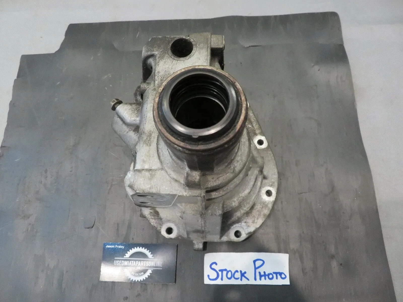 1990-1997 MAZDA MIATA AUTOMATIC TRANSMISSION TAIL END HOUSING image 2