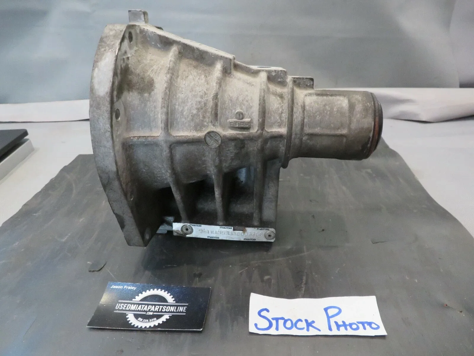 1990-1997 MAZDA MIATA AUTOMATIC TRANSMISSION TAIL END HOUSING image 3