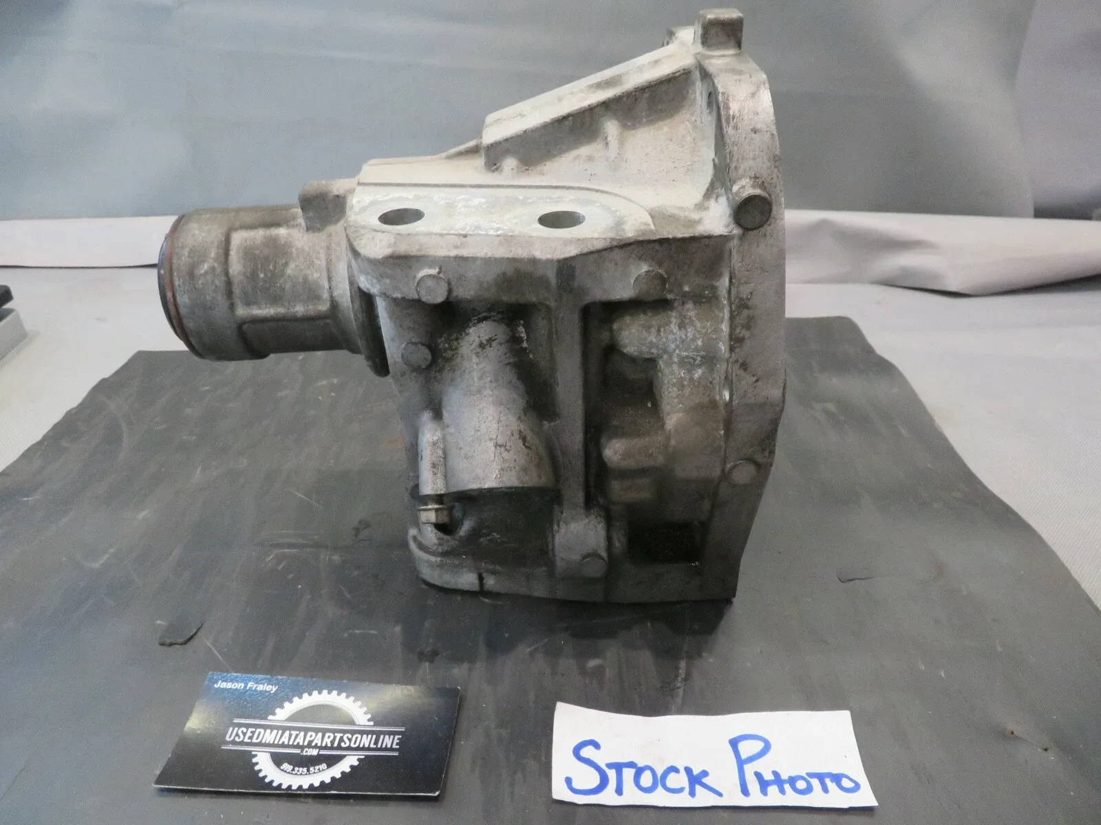 1990-1997 MAZDA MIATA AUTOMATIC TRANSMISSION TAIL END HOUSING image 4