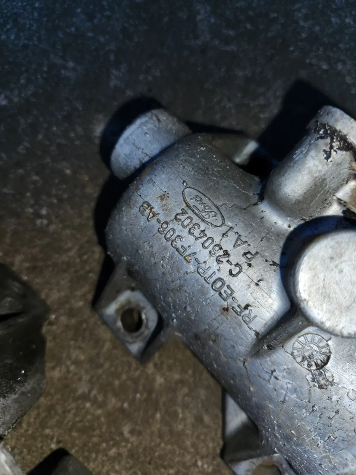 Ford Aluminium Transmission Tail Housing  C 12604227 image 3