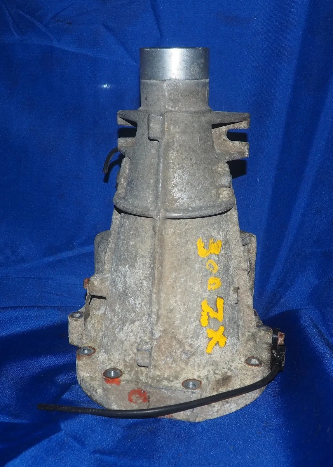 1990-1996 Nissan 300ZX Non Turbo Automatic Transmission Tail Shaft Housing OEM image 3