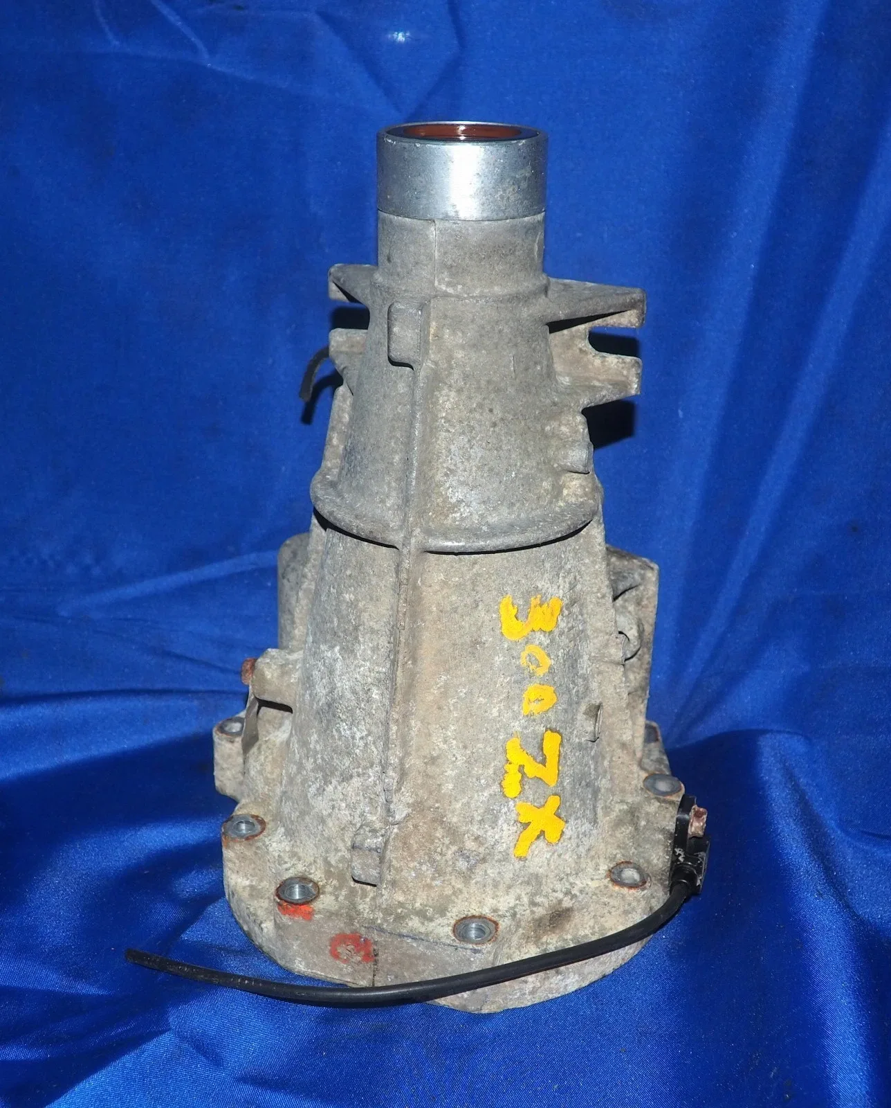 1990-1996 Nissan 300ZX Non Turbo Automatic Transmission Tail Shaft Housing OEM