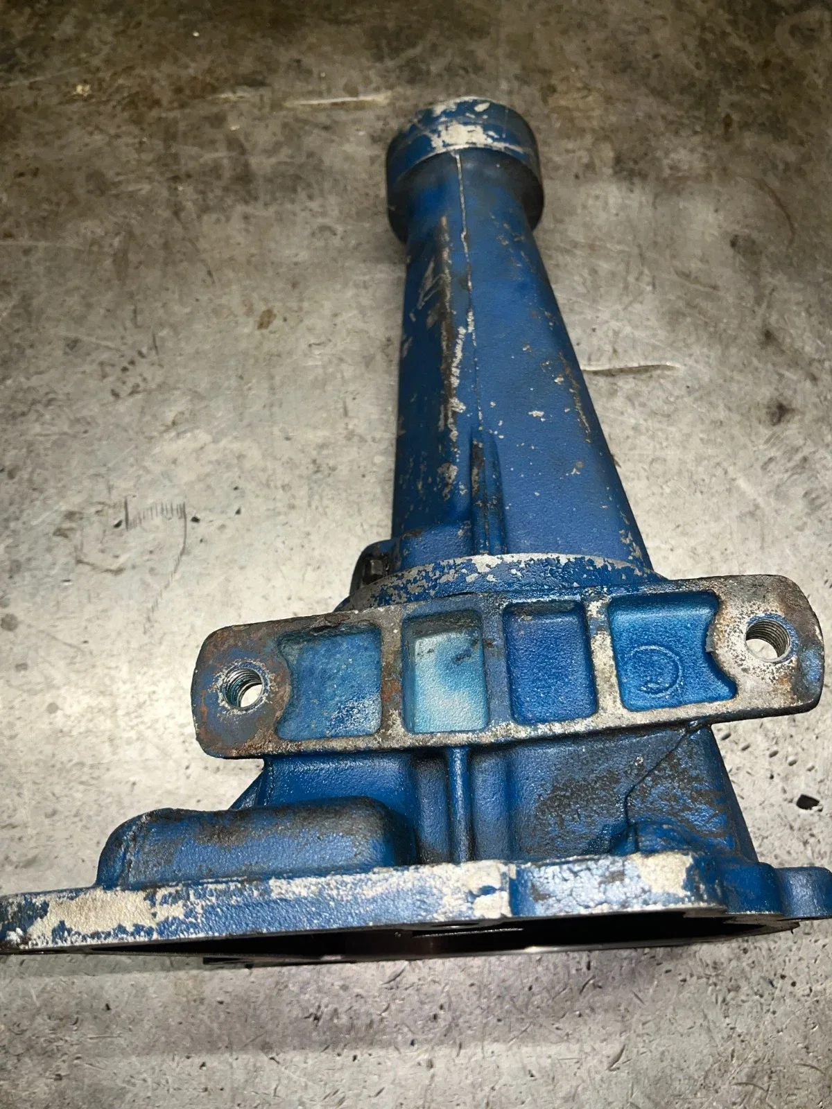 Ford C4 transmission tail housing C6DP image 3