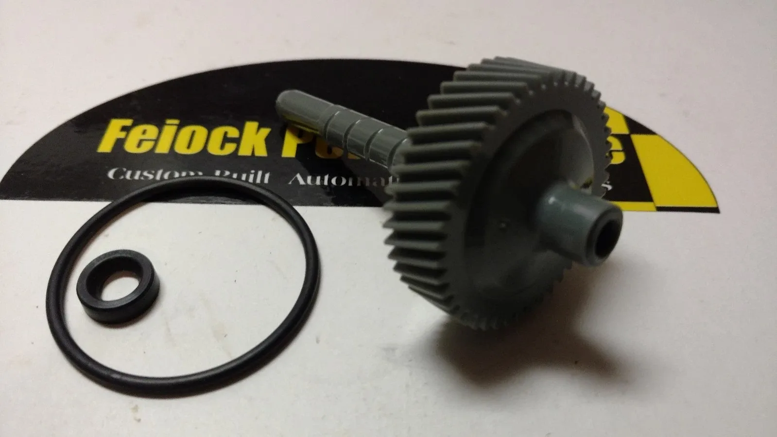 GM NP208 44 Tooth Speedometer Driven Gear With Housing Seals
