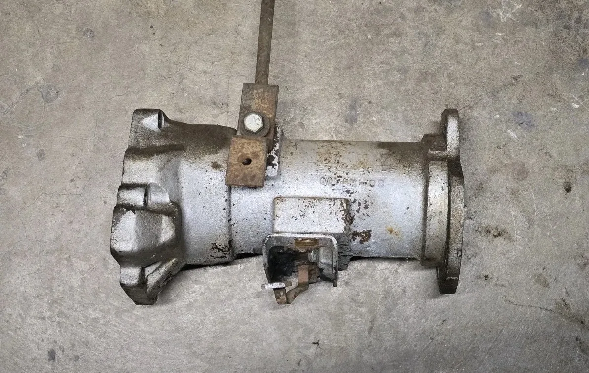 PATHFINDER Np205/C6 long tail shaft adapter housing 1978 1979 E350 F150 F250 image 2