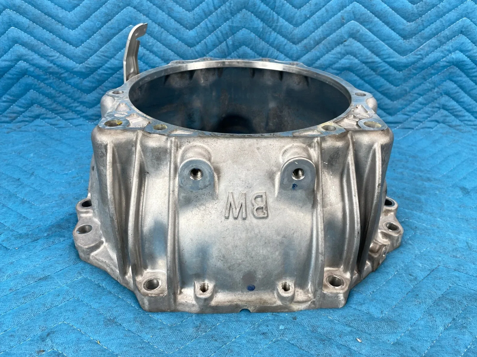 Lexus SC430 6 speed Automatic Transmission Bell Housing w/ Bolts 2004-2007 OEM image 2