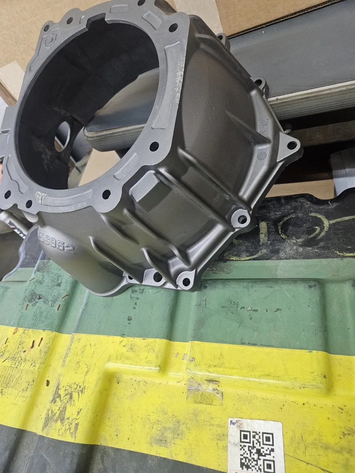 4L60E 4L65E 4L70E BELL HOUSING 4.8L 5.3L 6.0L WITH TOP BOLT HOLE 24206952 LS