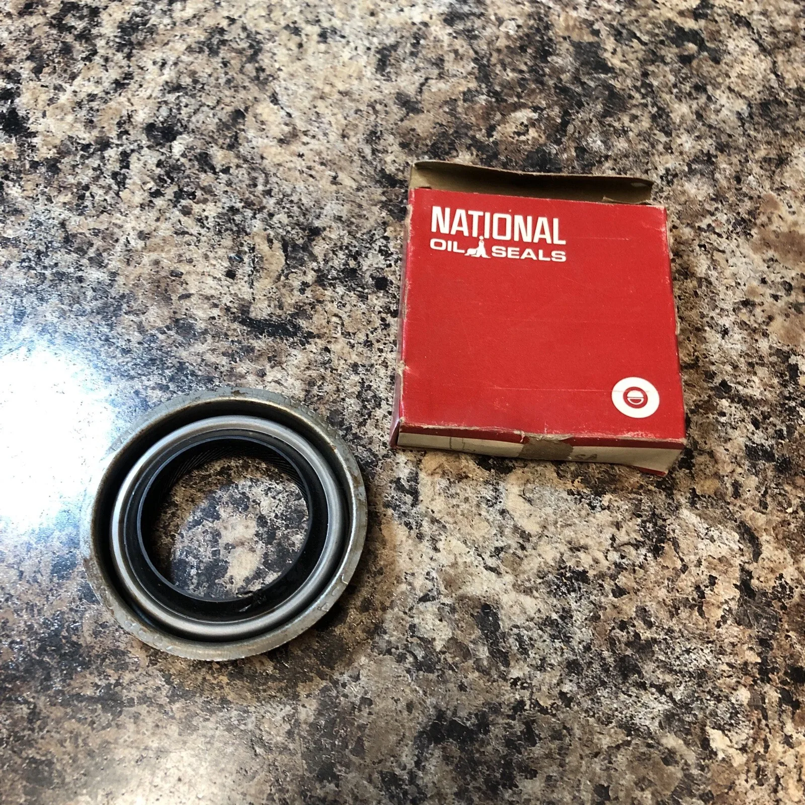 NOS NATIONAL 7038SA AUTO TRANS EXTENSION HOUSING SEAL NEW IN THE BOX! SHIPS FREE image 4