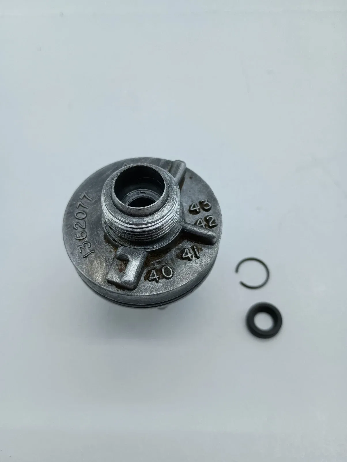 Turbo 400 TH400 Transmission Speedometer Housing 40-43 Tooth image 3