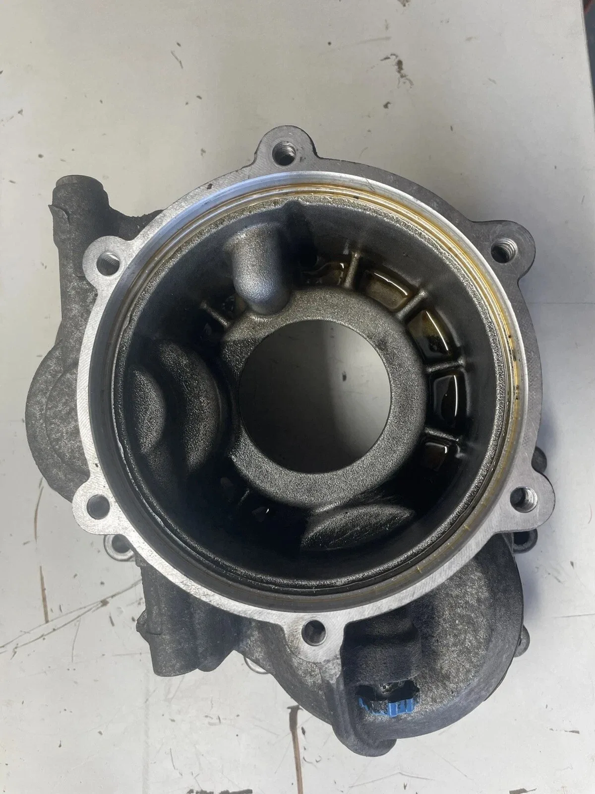 2008 AUDI A6 3.0T TRANSMISSION TRANSFER CASE ADAPTER HOUSING image 2