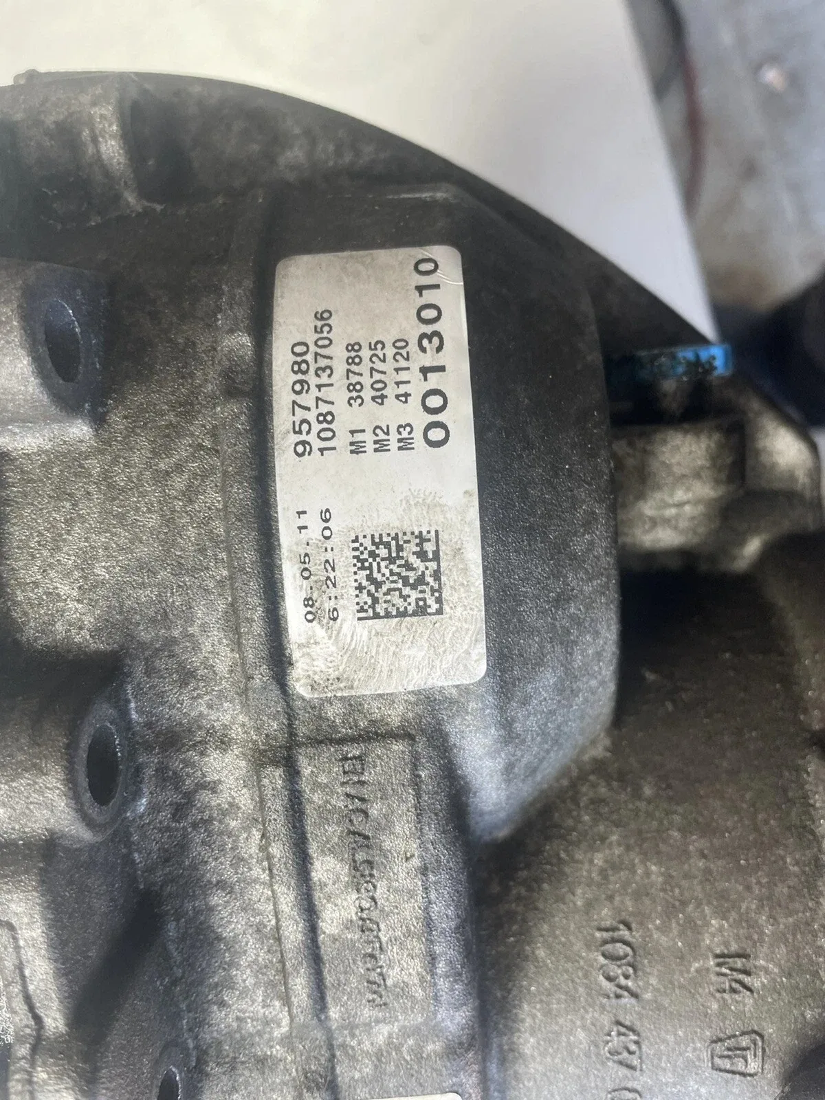 2008 AUDI A6 3.0T TRANSMISSION TRANSFER CASE ADAPTER HOUSING image 4