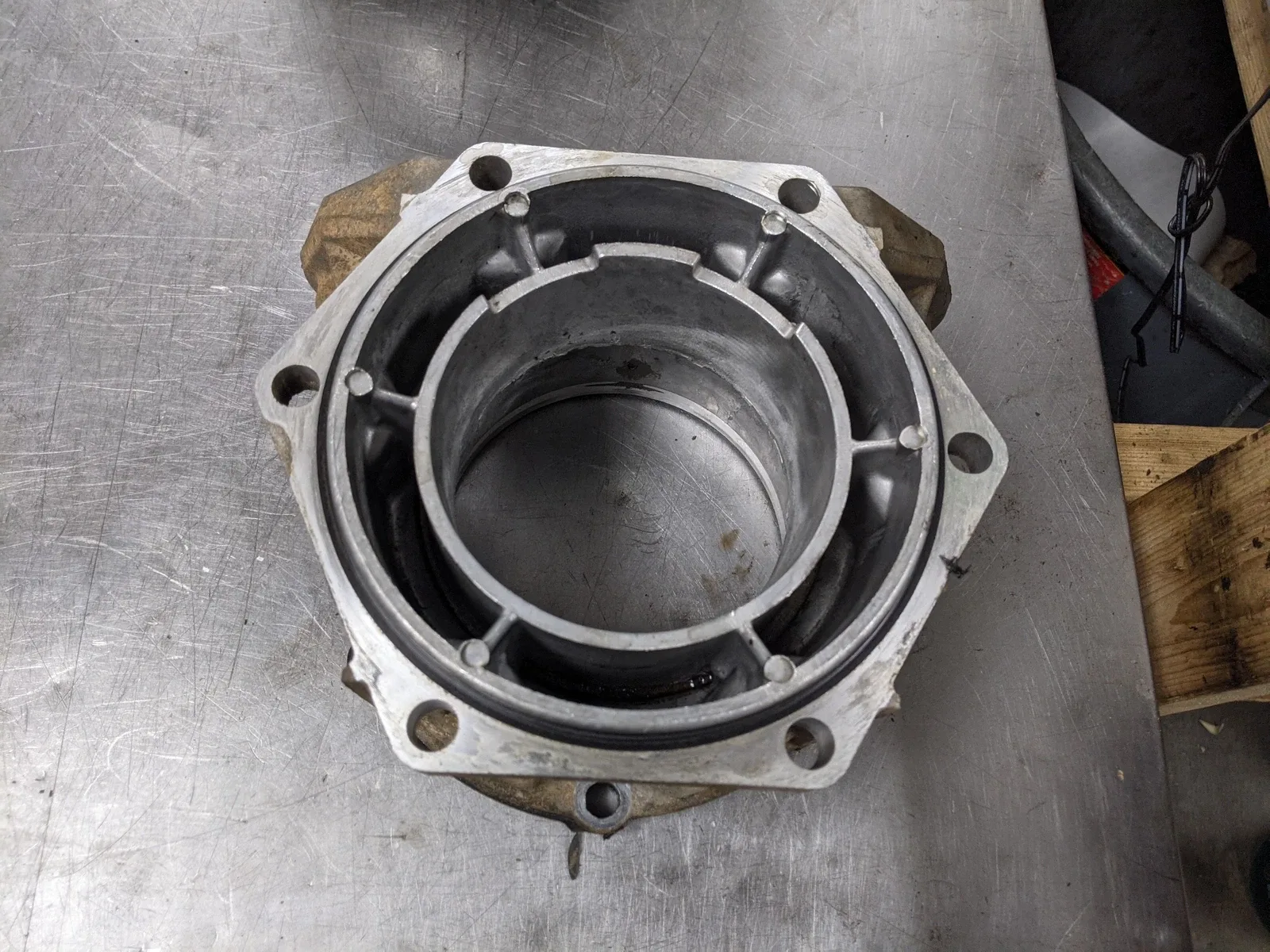 Tail Shaft Housing For 07-08 Chevrolet Avalanche  5.3  Gas image 2