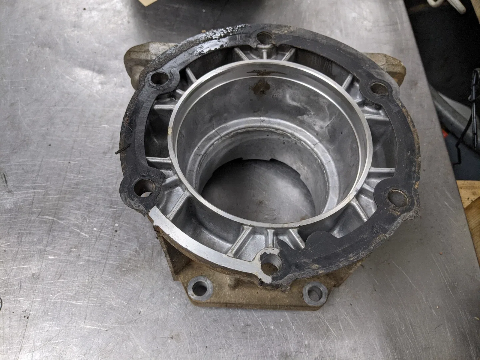 Tail Shaft Housing For 07-08 Chevrolet Avalanche  5.3  Gas image 3