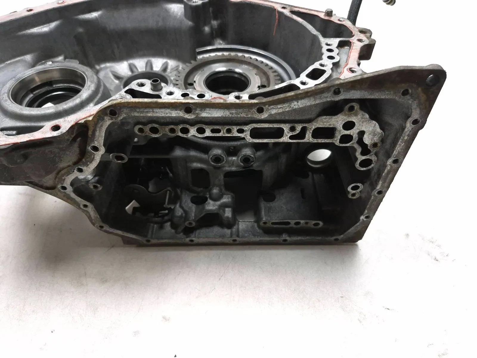 2012 Toyota Camry Automatic Transmission Case 3514133140 2.5L OEM image 4