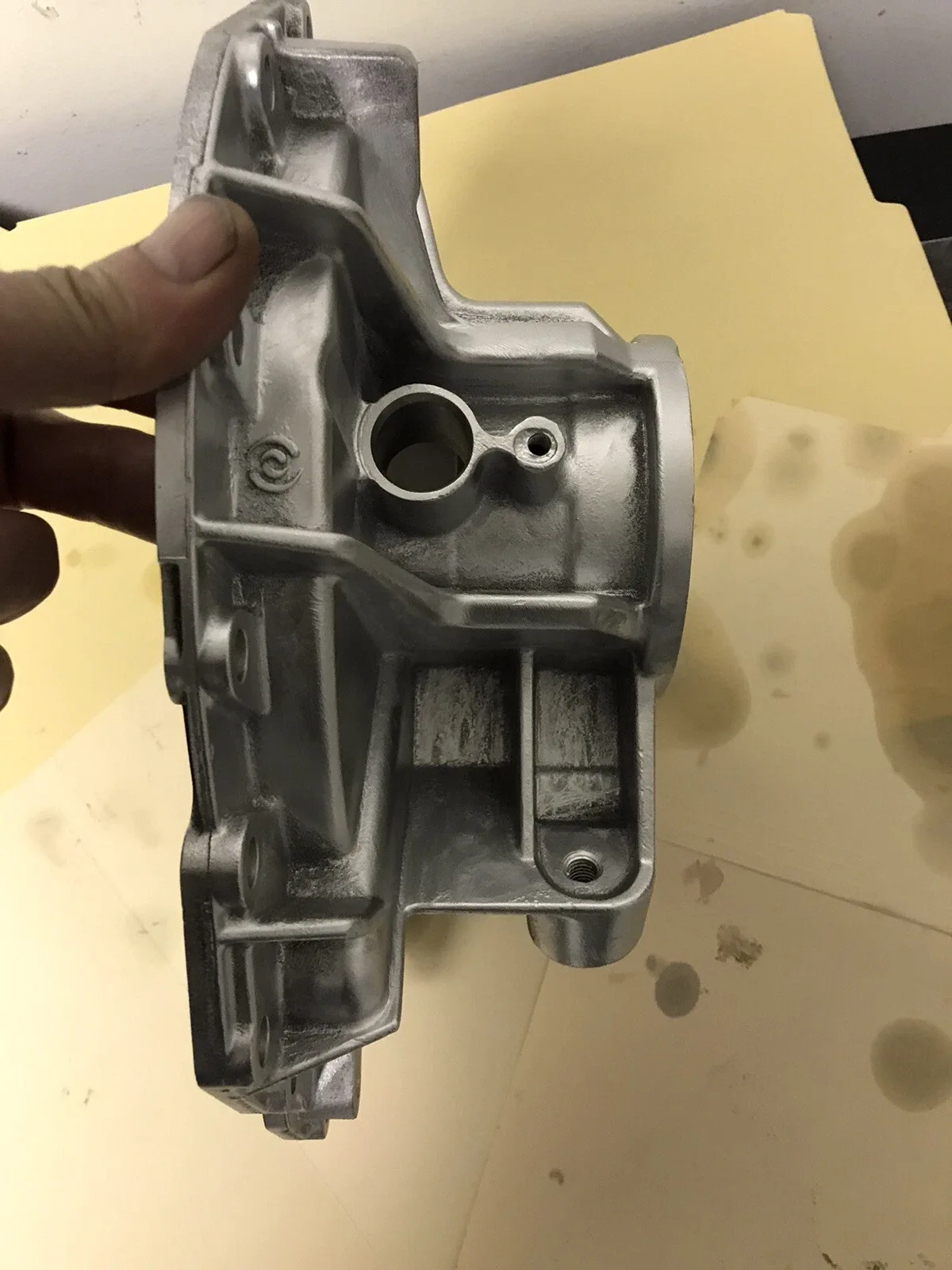 Allison 1000 2000 2400 GM Trans Ex Housing 29536309 2WD W/ Sensor hole image 4