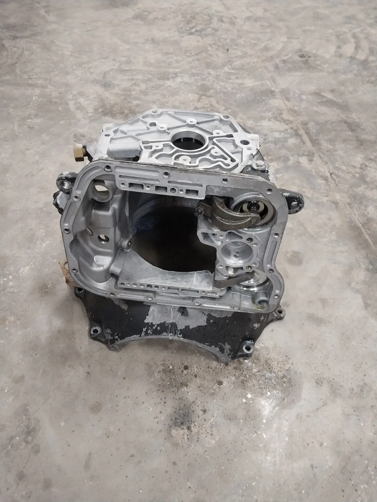 48RE Transmission Case Front image 4