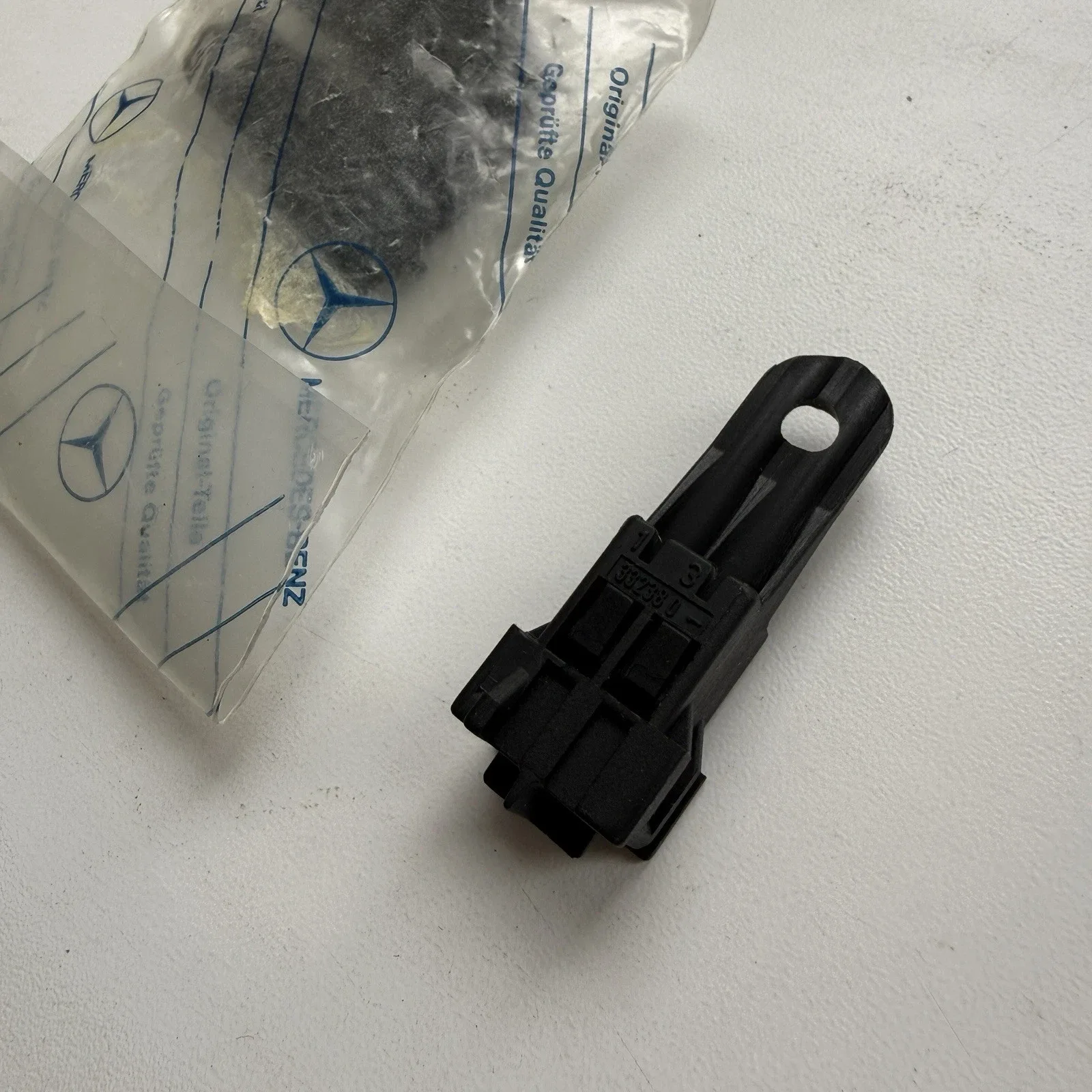 NOS A0025456326 GENUINE pin bushing housing kick-down switch image 2