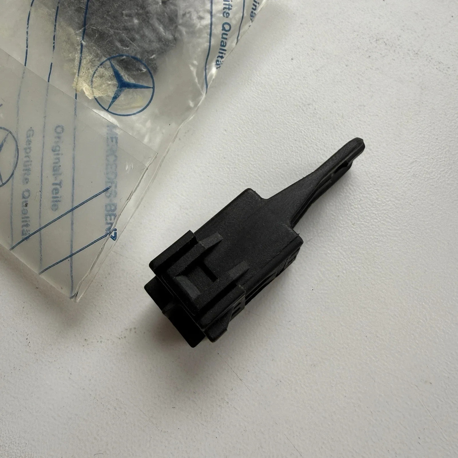 NOS A0025456326 GENUINE pin bushing housing kick-down switch image 4