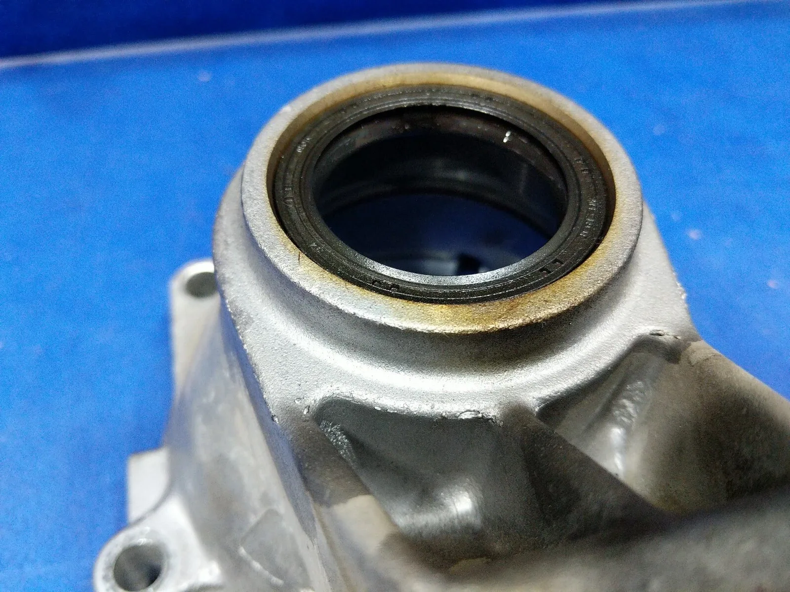 2grfse LEXUS IS350 OEM a760e transmission automatic extension housing image 4