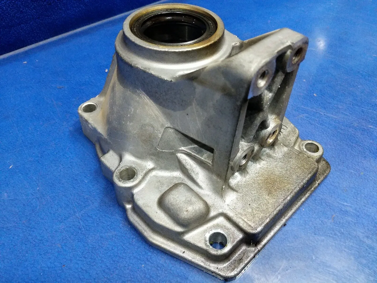 2grfse LEXUS IS350 OEM a760e transmission automatic extension housing