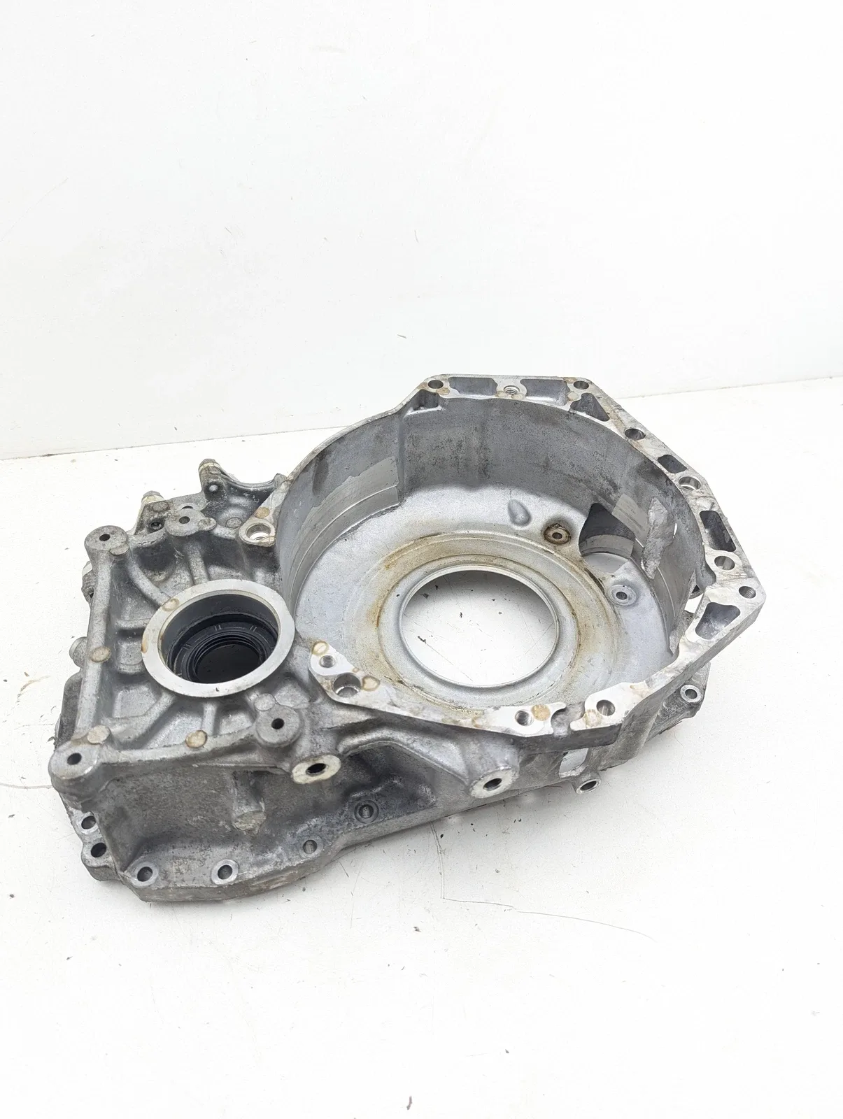 2019-2022 Volkswagen Atlas  FWD Transmission Bell Housing OEM image 2
