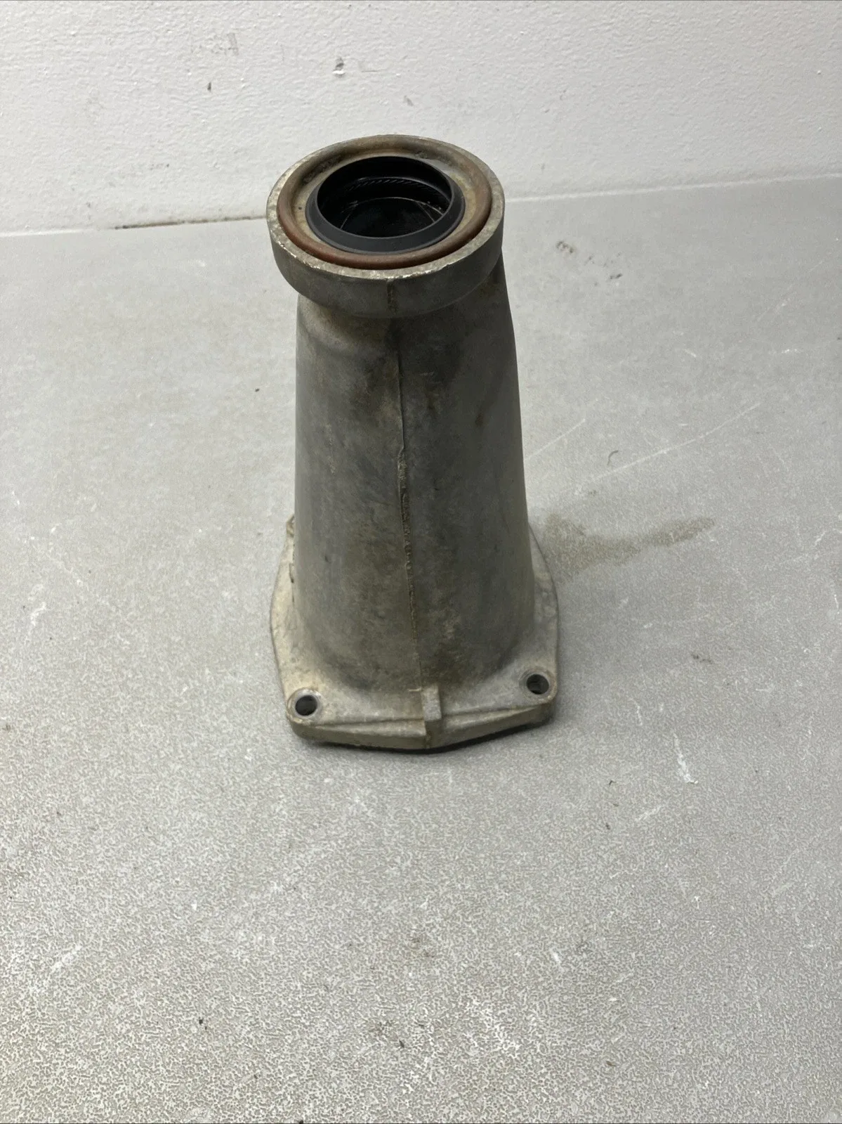 GM THM 350 AUTOMATIC TRANSMISSION TAIL HOUSING EXTENSION  9 1/2 LONG Th350