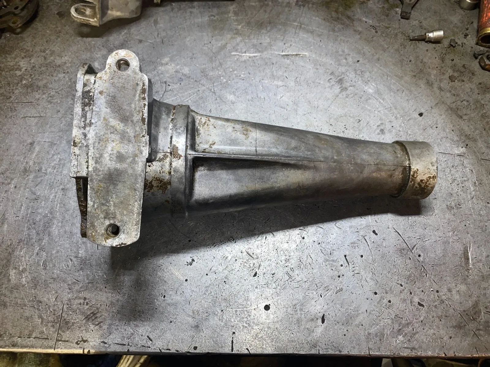 Ford C6 transmission 16-/8 tail housing C5AP image 2