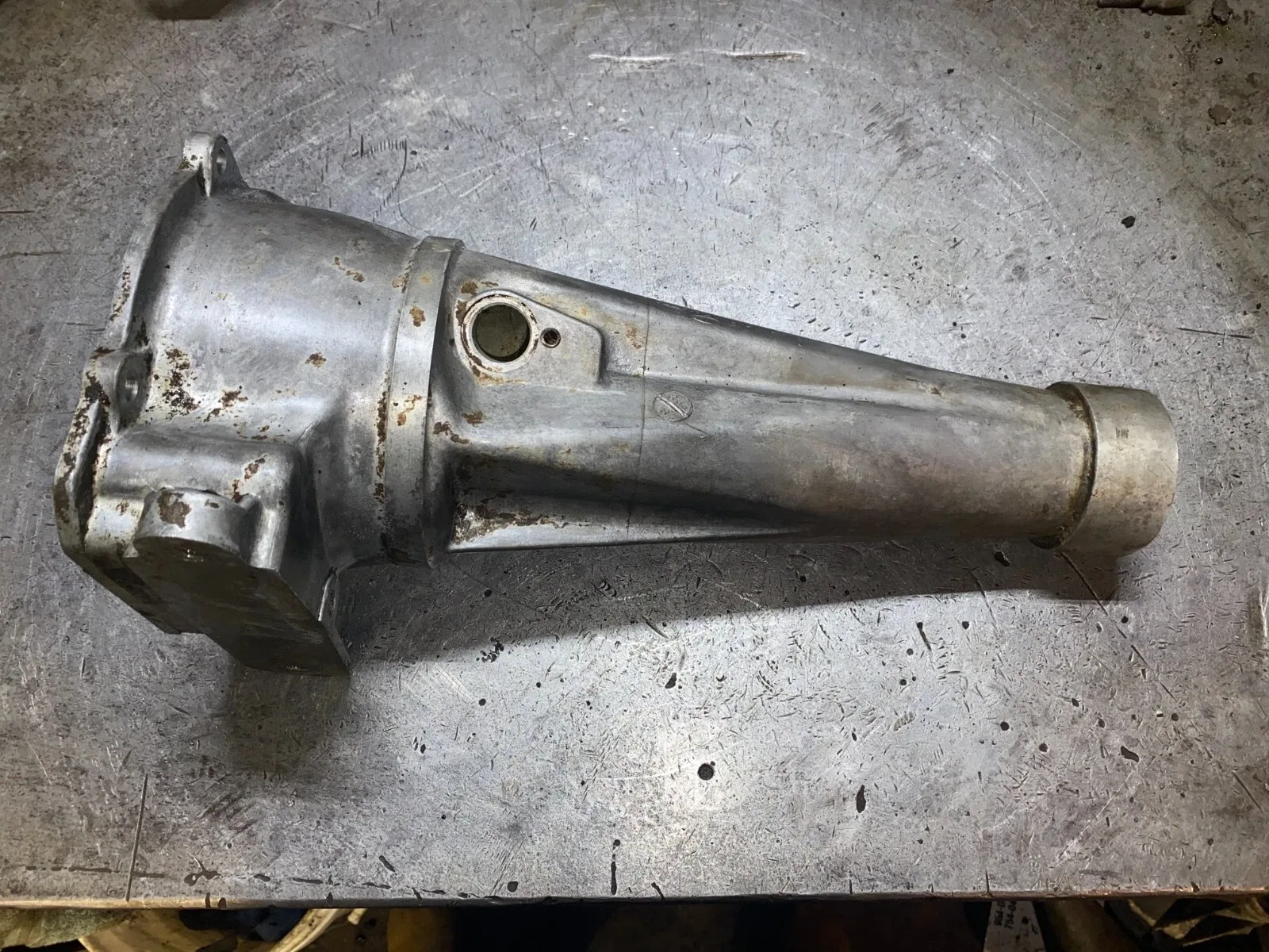 Ford C6 transmission 16-/8 tail housing C5AP