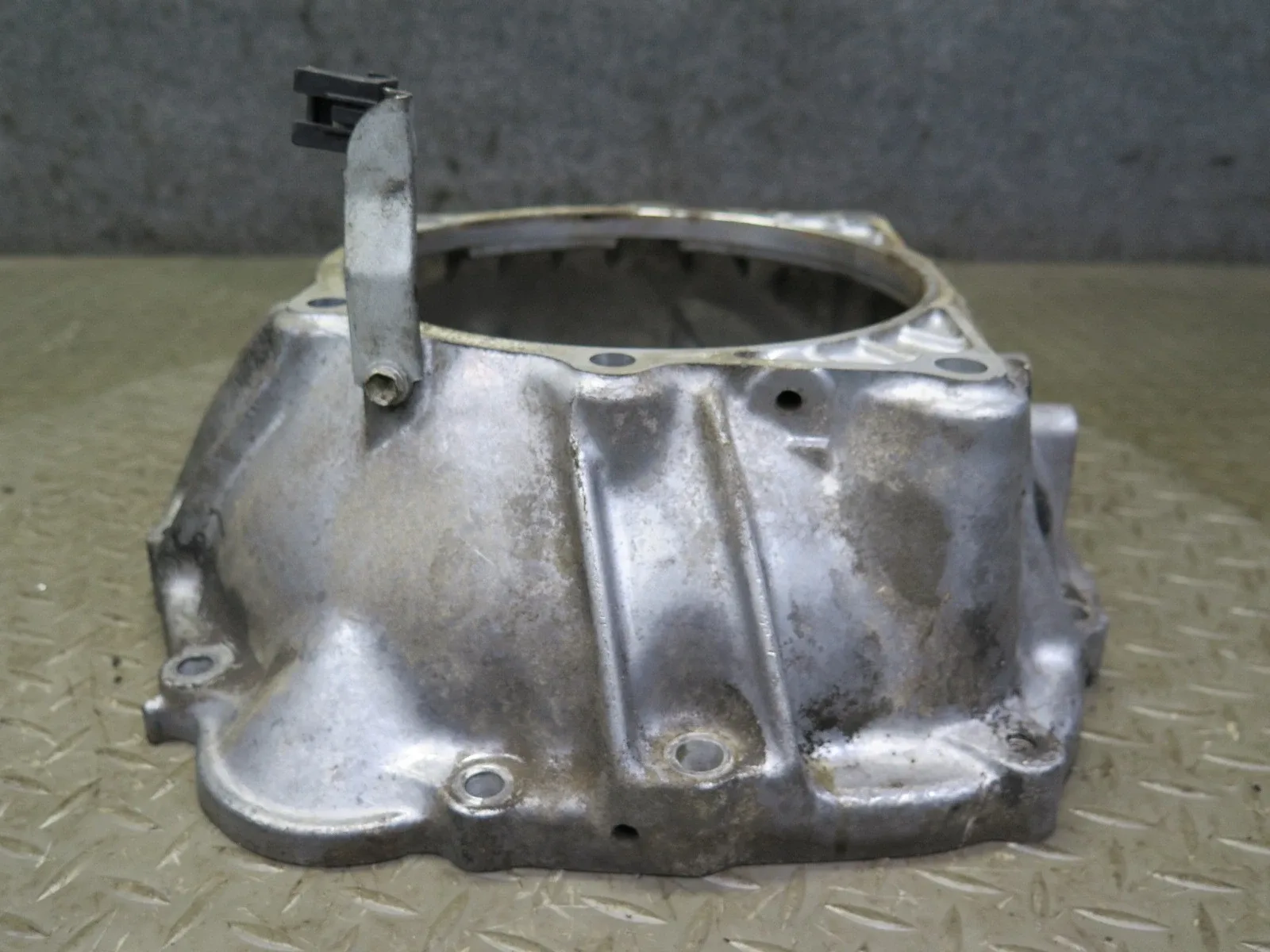 97-00 LEXUS JZZ31L SC300 2JZGE RWD A/T J2 AUTO TRANSMISSION BELL HOUSING OEM image 4