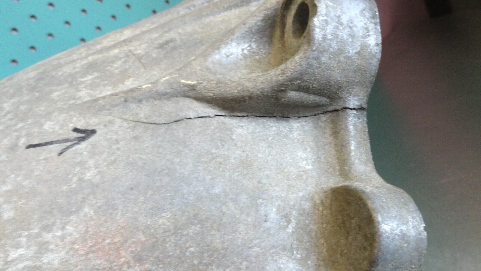 Ford Automatic Transmission Bell Housing RF D3BP-7976-A Cracked Blem image 2