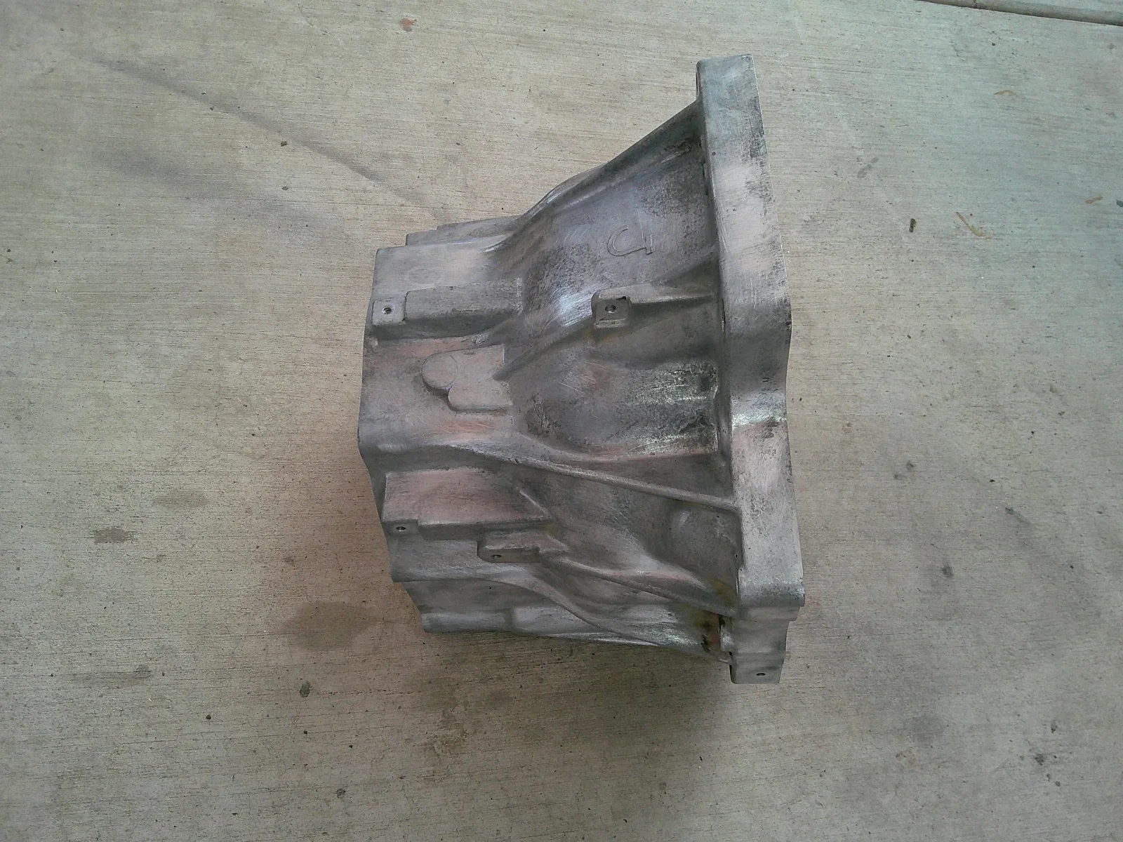 99-05 MAZDA MIATA AUTOMATIC TRANSMISSION BELL HOUSING image 2