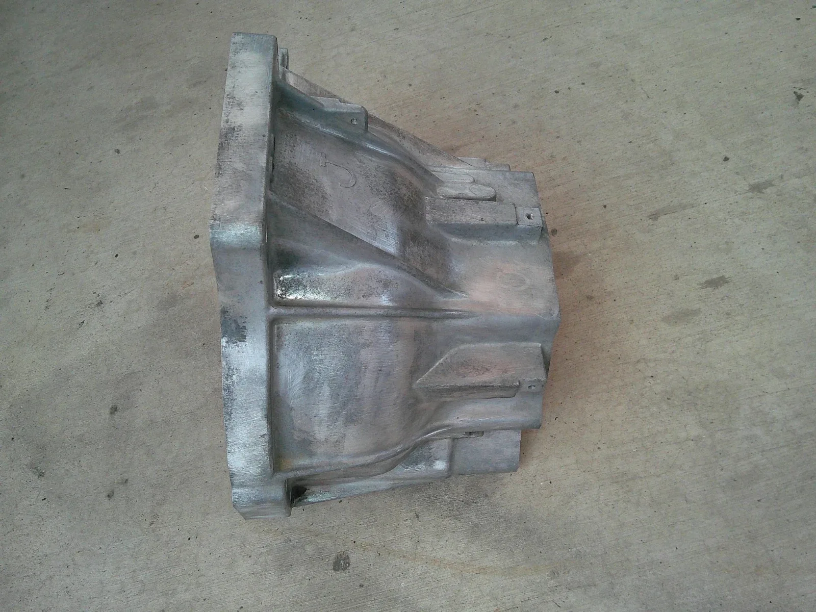 99-05 MAZDA MIATA AUTOMATIC TRANSMISSION BELL HOUSING image 3