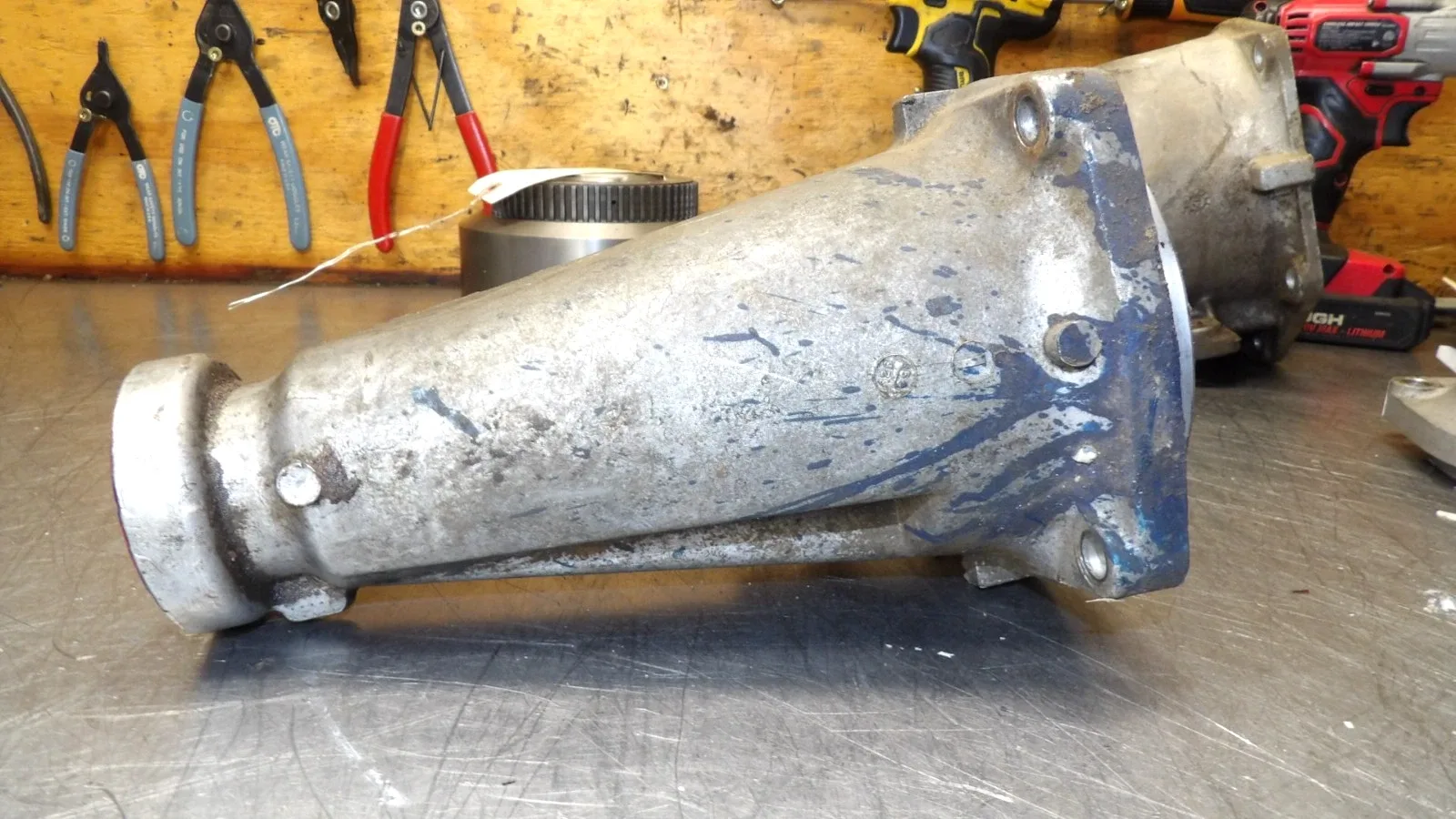 Chevy - 350 Turbo Automatic Trans  " Tail Shaft Housing   "  Very Good    30 image 2