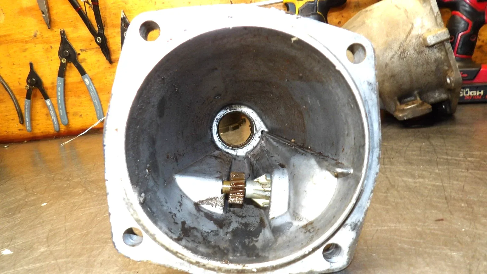 Chevy - 350 Turbo Automatic Trans  " Tail Shaft Housing   "  Very Good    30 image 3