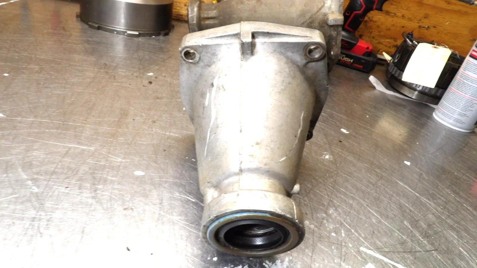 Chevy - 350 Turbo Automatic Trans  " Tail Shaft Housing   "  Very Good    30 image 3