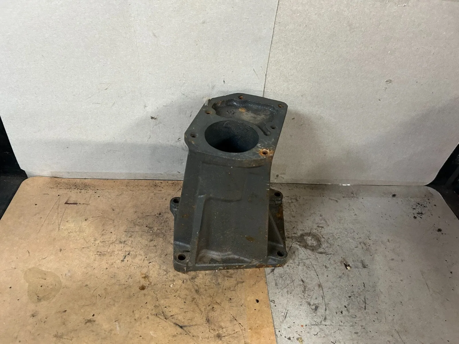 R3 - TRANSMISSION EXTENSION TAIL HOUSING 544284